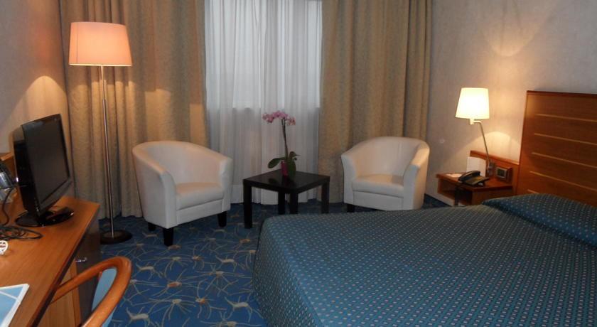 B&B Hotel Cuneo Cristal Zewnętrze zdjęcie